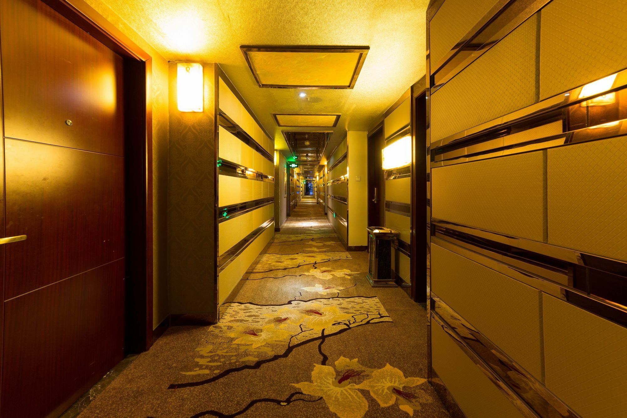 Rongle Business Hotel Іу Екстер'єр фото